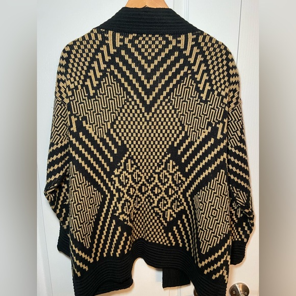 Retro Grannycore Black and gold cardigan - Picture 2 of 4